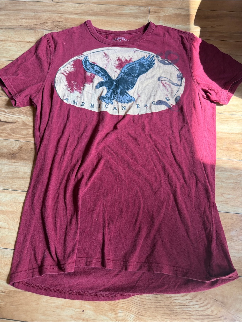 Vintage y2k American Eagle Outfitters Men’s Maroon Graphic Tee